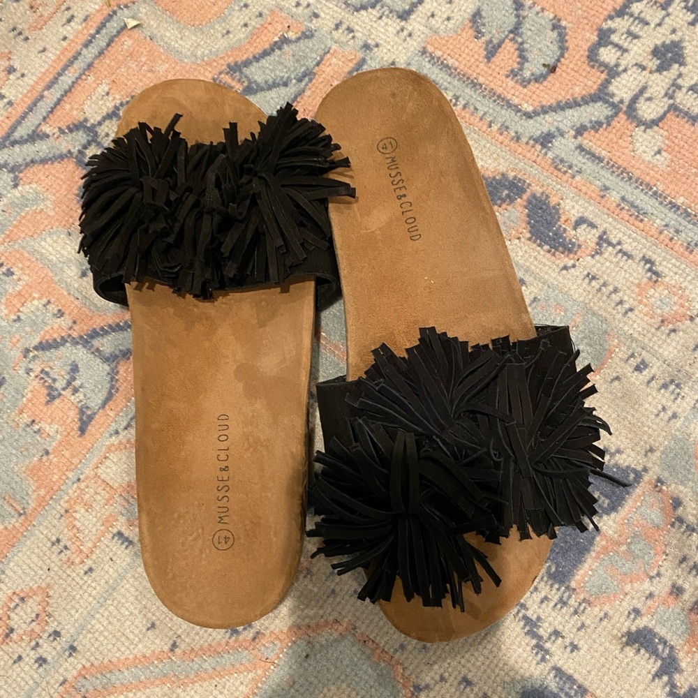 Women’s fringe slides